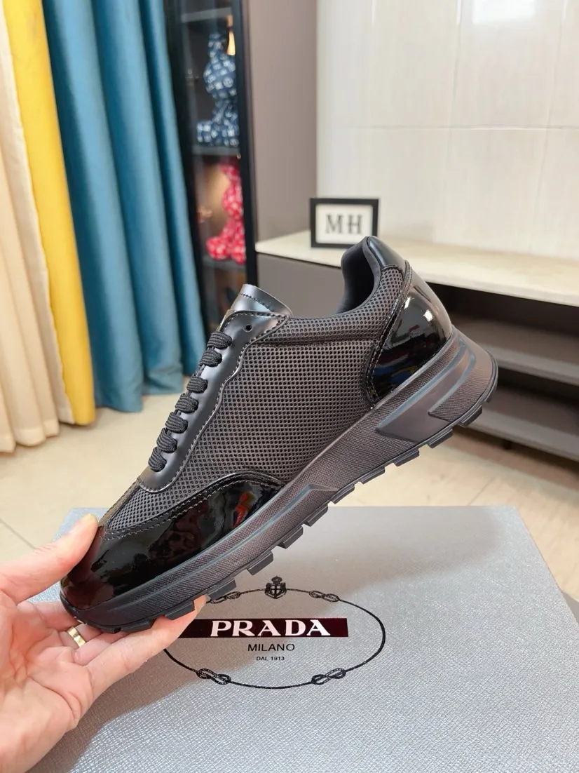 Men's shoes 💰600🌹🌹High-quality new Prada counters are launched simultaneously. The new men's shoes and 😘fabrics are selected from imported mesh and glue-spraying technology. Imported cowhide lining. 👍🏿High-end☄️Open-molded non-slip rubber outsole, exquisite lines, simple and elegant, comfortable and high-end for leisure travel. Code number: 38 to 44